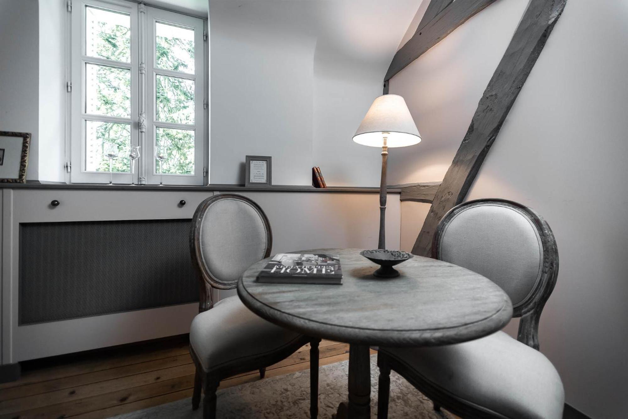 Clos Saint Sulpice Fosse  Rum bild